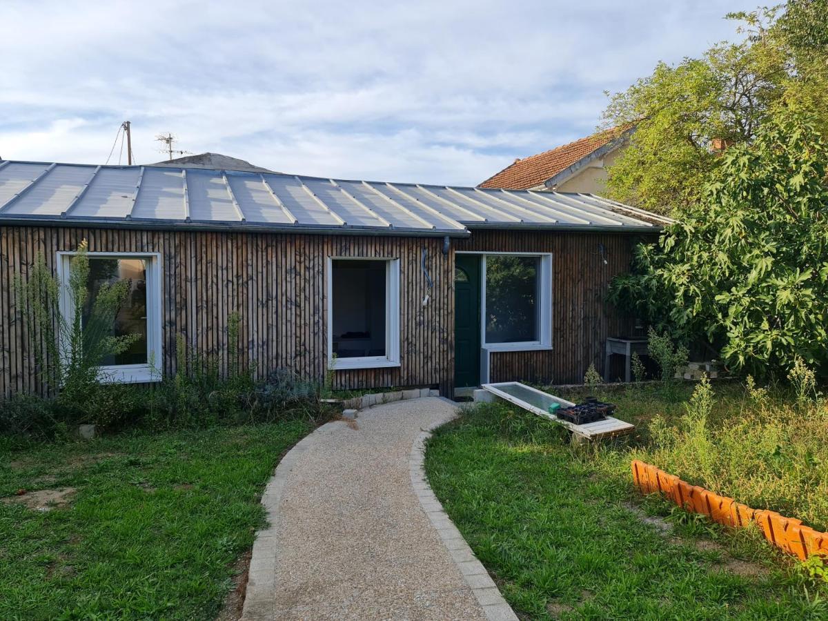 Dependance-appartement Dans Maison A *